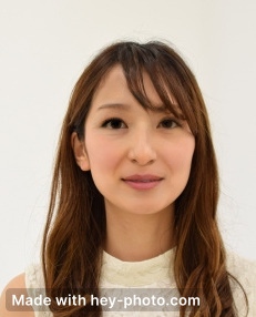 HeyPhotoで画像の表情を変えた女性