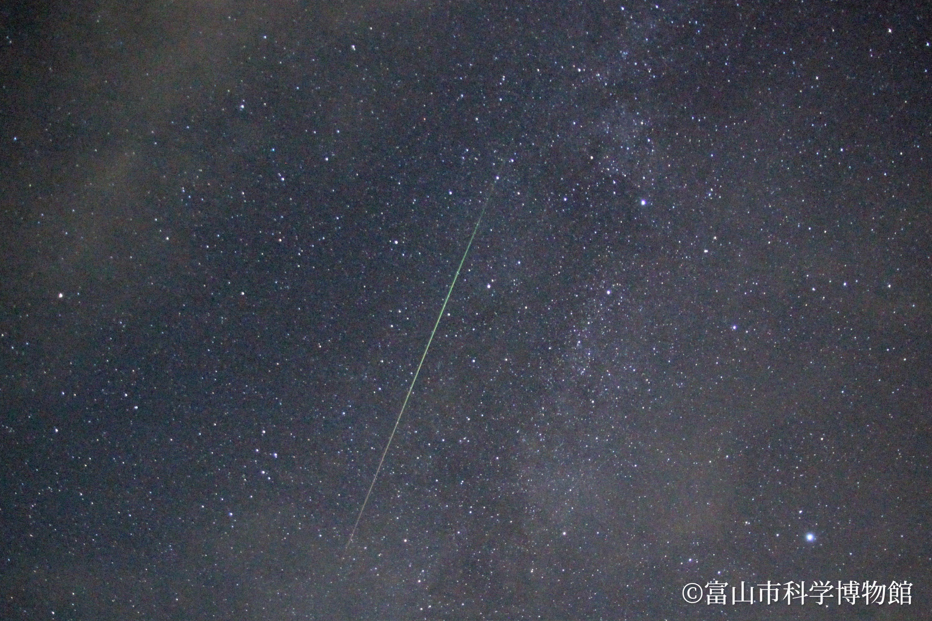 ペルセウス座流星群2026｜8月12日～13日が見頃！ピーク時間・方角・観測方法・写真の撮り方