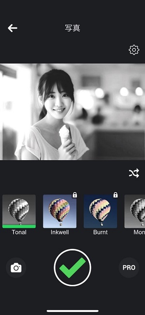 Black and White Cameraでモノクロに加工した後の白黒写真